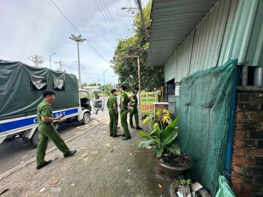 Công an phường Trung An ra quân triệt xóa các quán cà phê đèn mờ