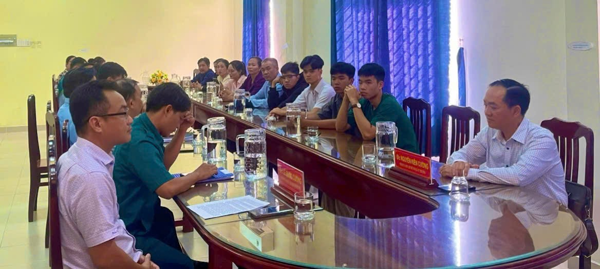 Lãnh đạo Đảng, chính quyền Phường Trung an,cùng các thí sinh và gia đình gặp gỡ tại hội trường Ủy ban nhân dân phường Trung An