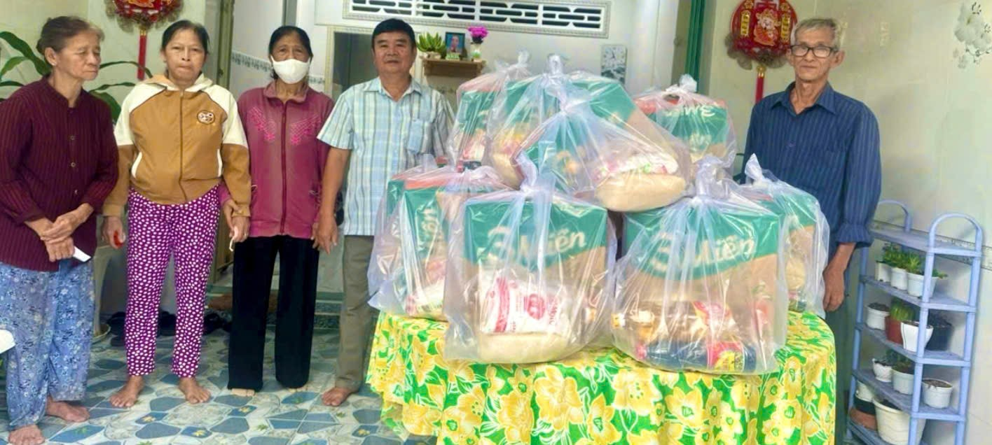 CHĂM LO ĐỜI SỐNG HỘ NGHÈO