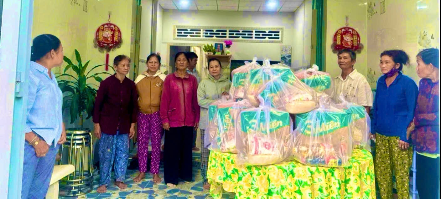 CHĂM LO ĐỜI SỐNG HỘ NGHÈO